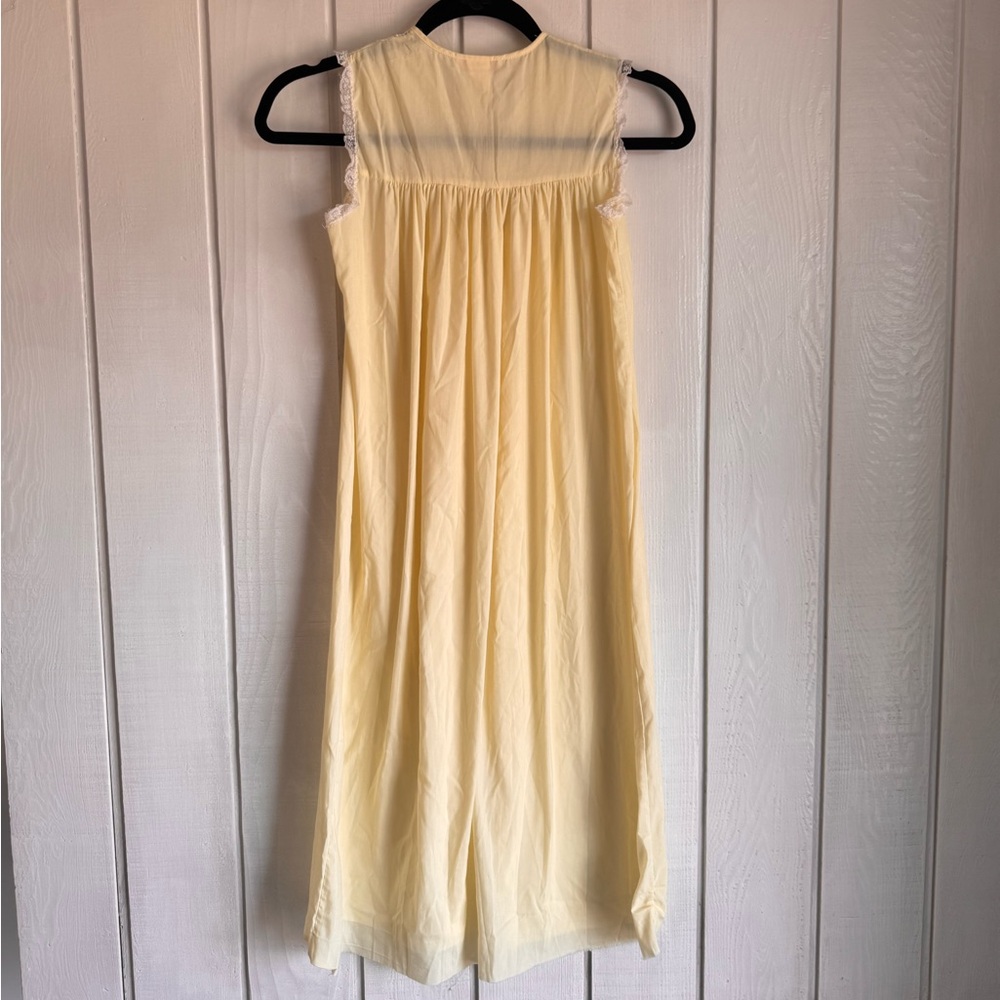 Vintage Women's Dress in Soft Yellow - Picture 5 of 5